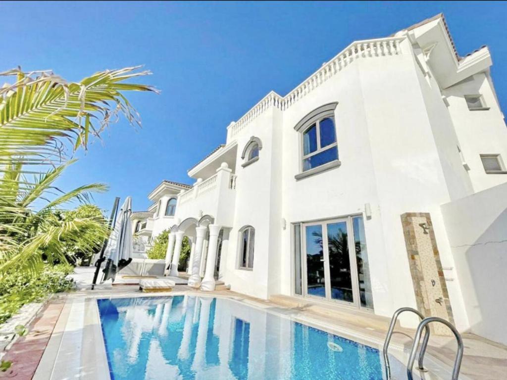 هتل استنین ویلا مانرسه ویت پرایوت بیچ اند پول آن پام آیلند Stunnin Villa Manresa with Private Beach & Pool on Palm Island