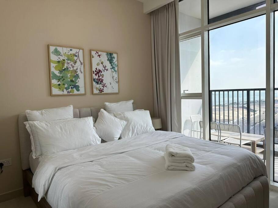 هتل کامفرتینگ وان بی آر ات بریجز تاور ویت پول اند جم 1208 بی 3 - Comforting 1BR at Bridges Tower with Pool&Gym 1208 B3
