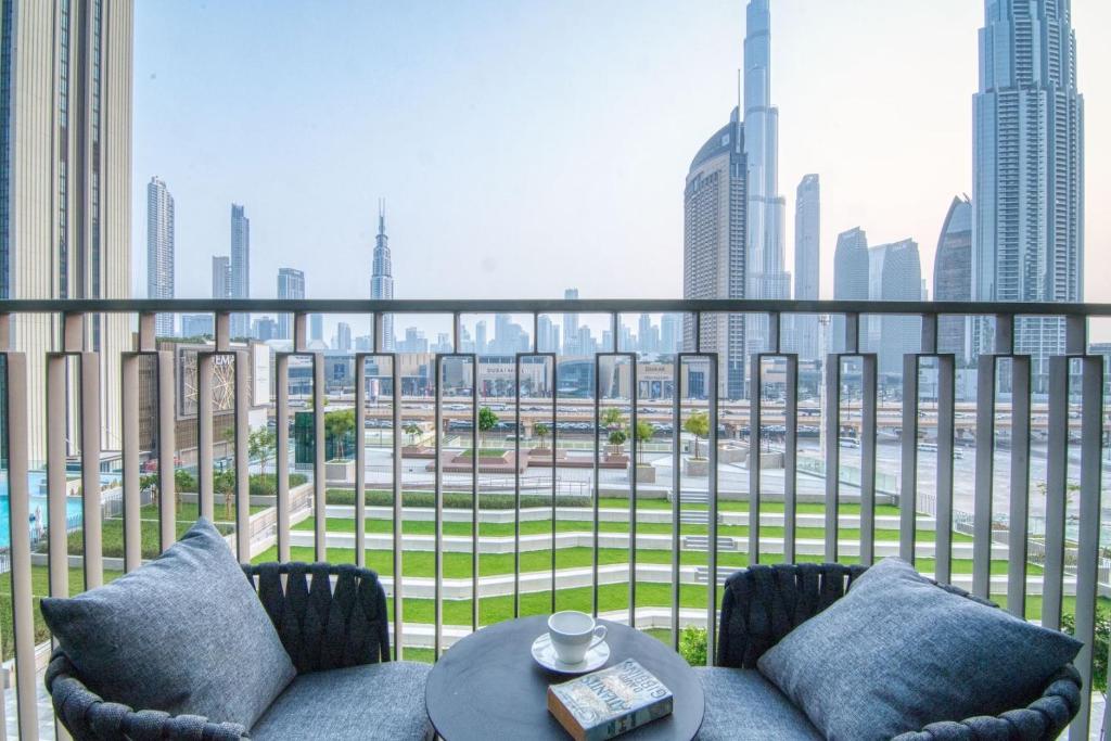 هتل دوبی مال کانکشن - برج ویوز - ترف بالکنی - Dubai Mall Connection - Burj Views - Turf Balcony