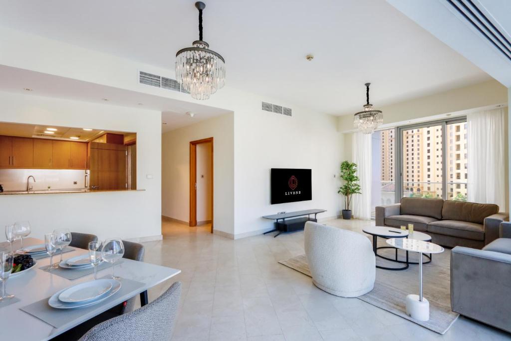 هتل لیو بی ان بی سویتس - 3 بی آر این تریدنت، استپس تو بیچ - Livbnb Suites - 3BR in Trident, Steps to Beach