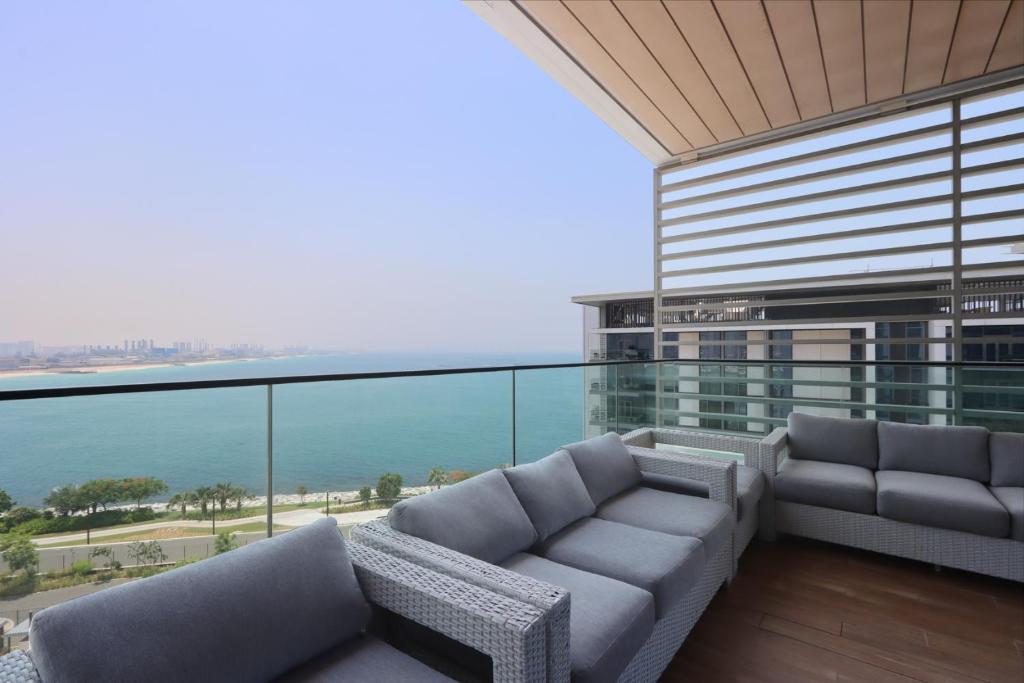 هتل لیو بی ان بی - لوش 3 بی آر + میدز، سی ویوز این بلو واترز - Livbnb - Lush 3BR + Maid's, Sea Views in Bluewaters