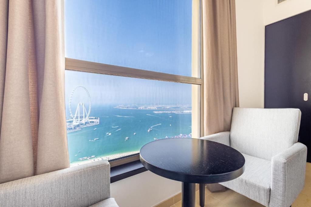 هتل ستانینگ سی اند مارینا ویو آپارتمان - Stunning Sea and Marina View Apartment