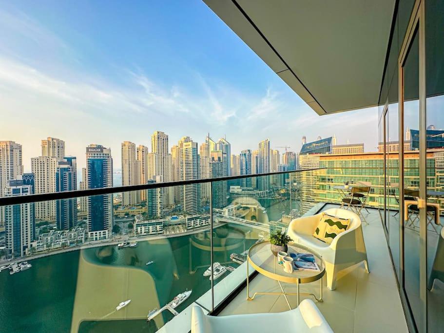 هتل های گستس - بیوتیفل مارینا ویوز این دز تو بی آر این ویدا مارینا - HiGuests - Beautiful Marina Views in this 2BR in Vida Marina