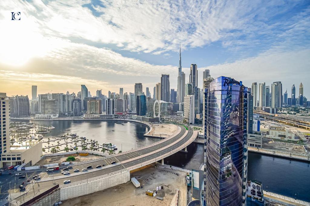 هتل استایلش وان بی آر ویت داون‌تاون اسکایلاین ویو - دِ بی - Stylish 1BR with Downtown Skyline View - THE BAY