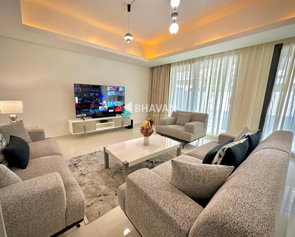 هتل کالم کائوس 4 بی آر ویلا وید مید روم این دامک هیلز 2 Calm Chaos 4 BR Villa with maid Room in Damac Hills 2