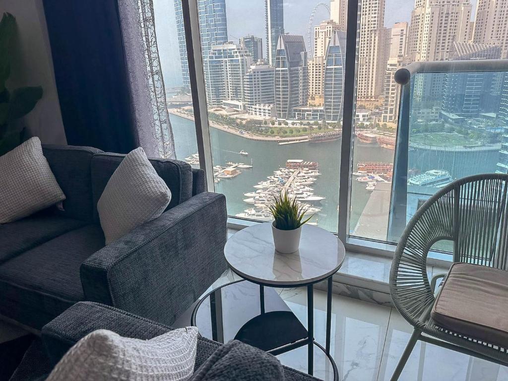 هتل اسپکتاکولار مارینا ویوز مدرن فرنشد - 3BR - Spectacular Marina Views Modern Furnished - 3BR