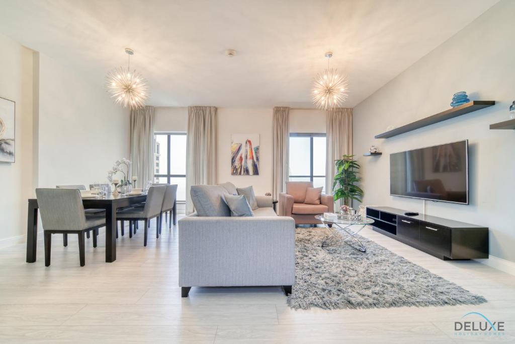 هتل اربین 2BR اَت شامس 1 جی بی آر بای دلاکس هالیدی هومز - Urbane 2BR At Shams 1 JBR by Deluxe Holiday Homes