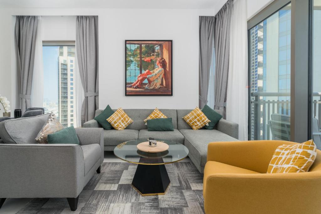 هتل لاگزوریس لیوینگ دبی کریک بالکنی اند ویو - Luxurious Living Dubai Creek Balcony & View