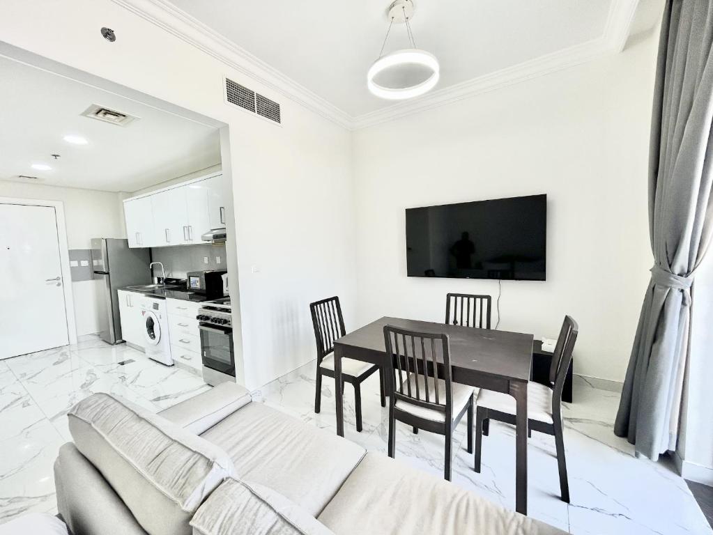 هتل نیو! لوکچری استودیو ویت بالکنی این ال ماجان - NEW! Luxury Studio with balcony in AL Majan