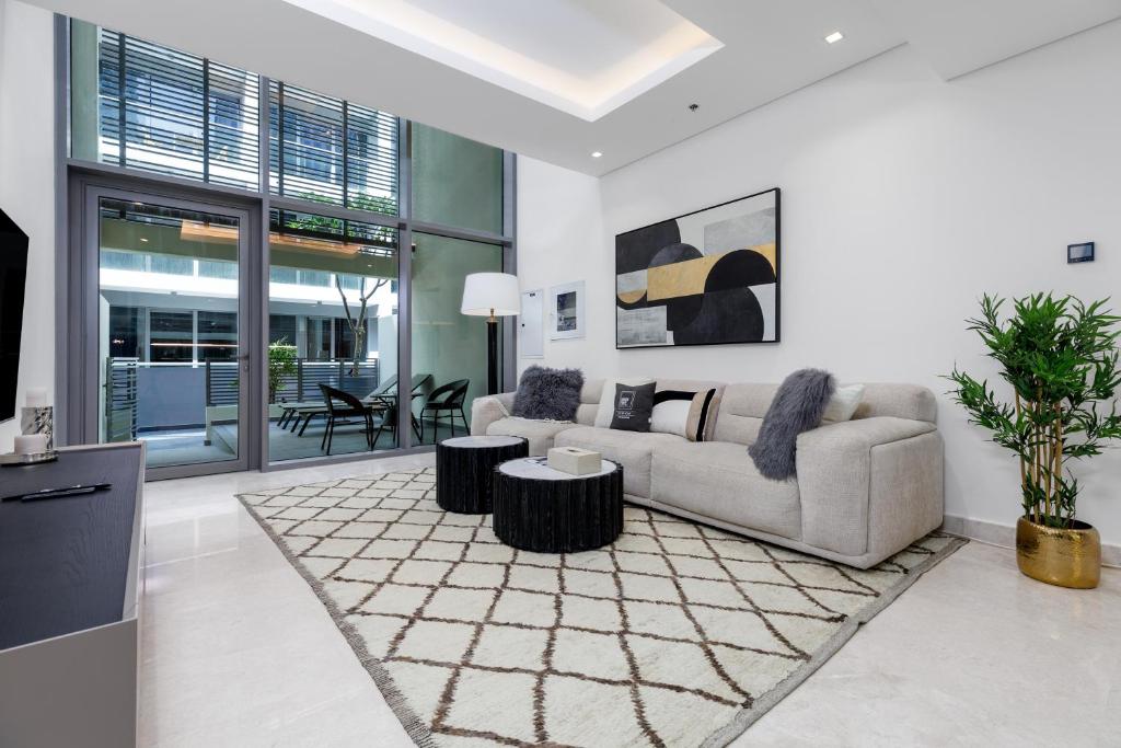هتل میزون پریوه - اکسکویزیت دیوپلکس ویت پرایوت پتیو اند لافت لیوینگ - Maison Privee - Exquisite Duplex with Private Patio & Loft Living