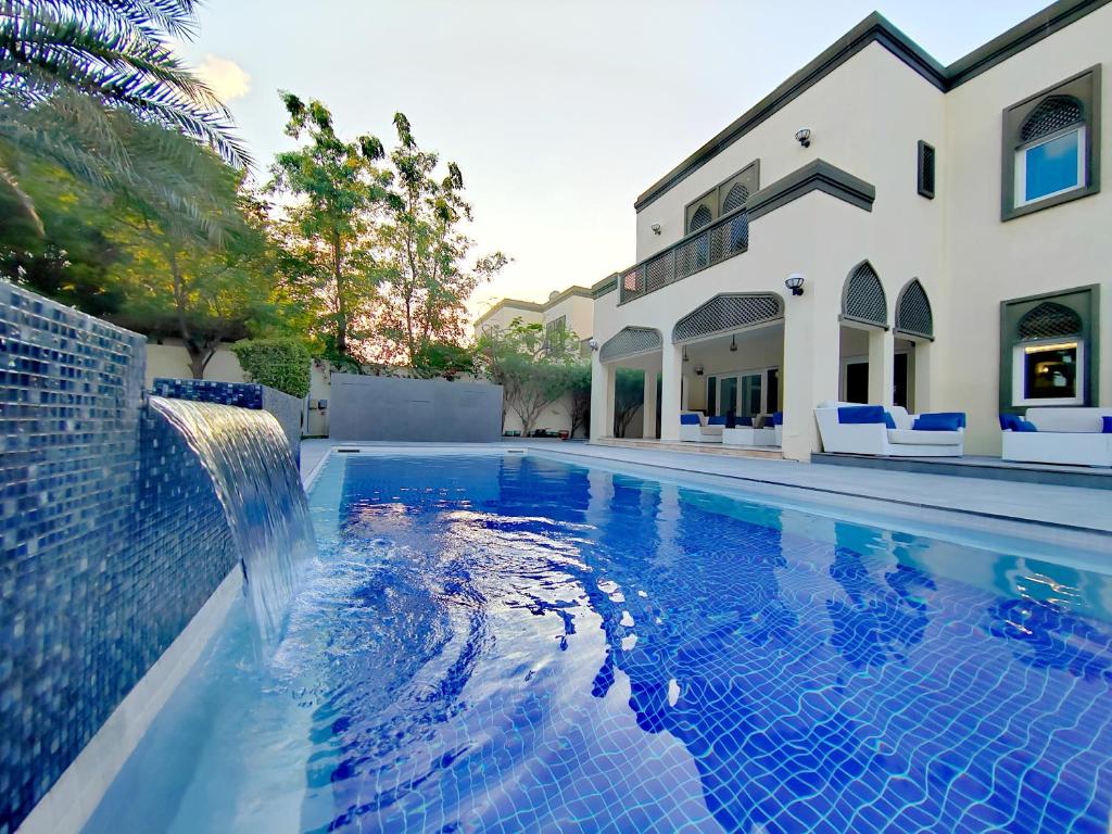 هتل رویال پرایوت پُل، لاکس 7-بدروم ویلا آن ماریانا Royal private pool, Lux 7-bedroom villa on Marina