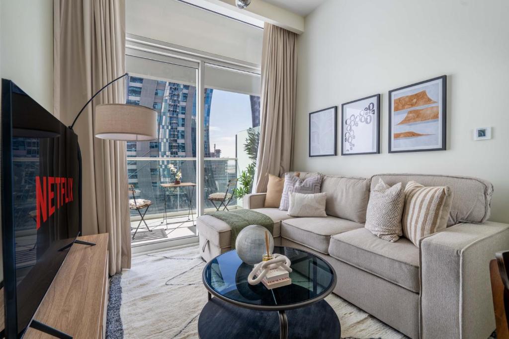 هتل گست‌رِدی - وای‌برنت ریتریت این دبی's هارت - GuestReady - Vibrant Retreat in Dubai's Heart