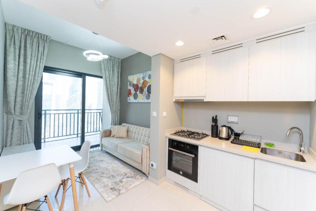 هتل کوزی اند مدرن وان بی آر آپارتمان این بیزنس بی واکینگ دیستانس تو د مترو - Cozy & Modern 1BR Apartment in Business Bay Walking Distance to the Metro