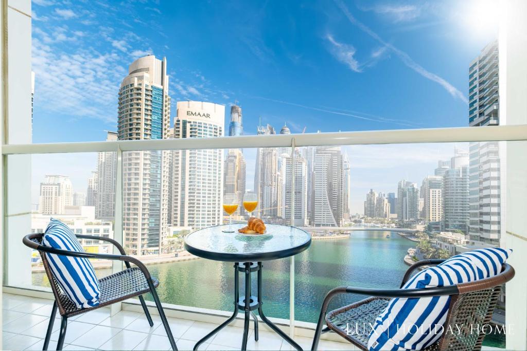 هتل لاکس د مارینا ویو سوییت 1 - LUX The Marina View Suite 1