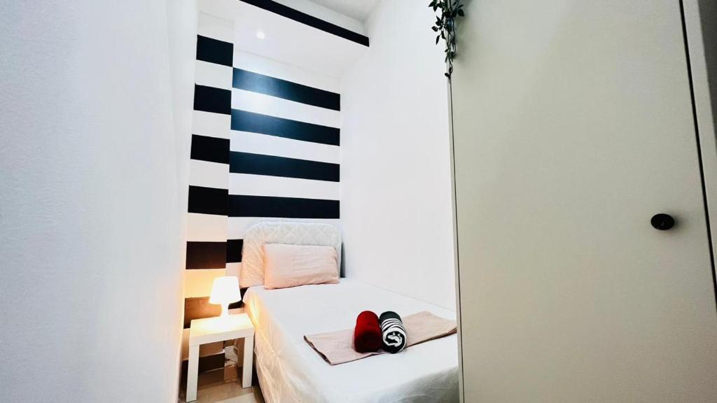 هتل برند نیو پرایوت پارتیشن نیر موئ مترو Brand New Private Partition Near MOE Metro