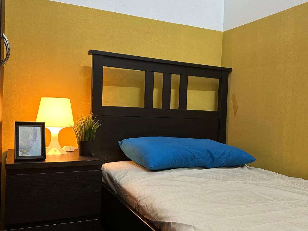 هتل کوزی پارتیشن روم نییر مشرق اند ام او ای مترو Cozy Partition Room Near Mashreq & MOE Metro