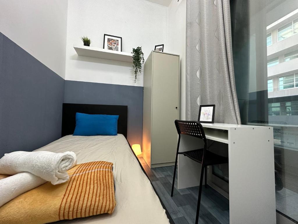 هتل پارتیشن روم 3 مینس تو مشرق مترو Partition Room 3 Mins to Mashreq Metro