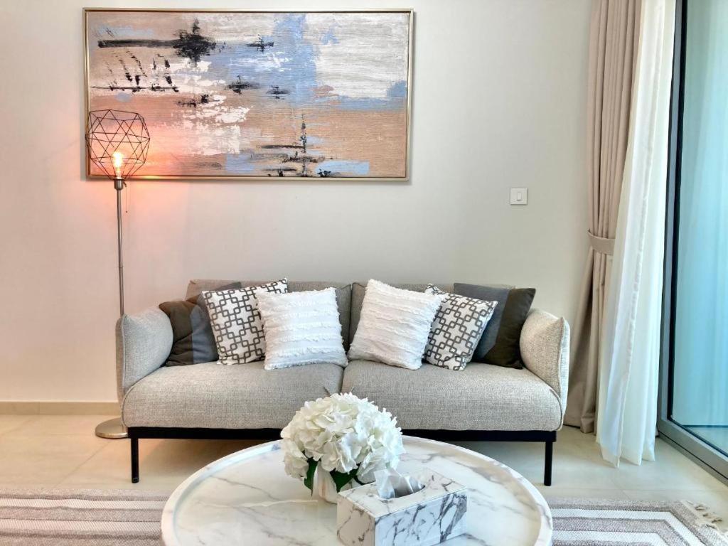 هتل لاکسوریوس وان-بدروم ویت اسکایلاین ویو این داون‌تاون ویوز توی - Luxurious 1-bedroom With Skyline View In Downtown Views Ii
