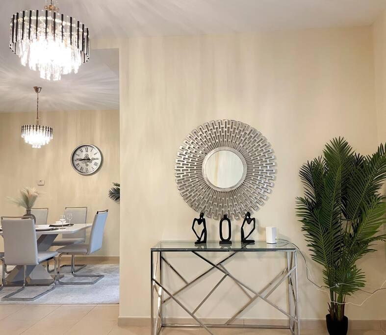 هتل اسپیشس 4بی‌آر آپارتمان این جی‌بی‌آر نکس تو د بیچ - Spacious 4BR Apartment in JBR next to the Beach