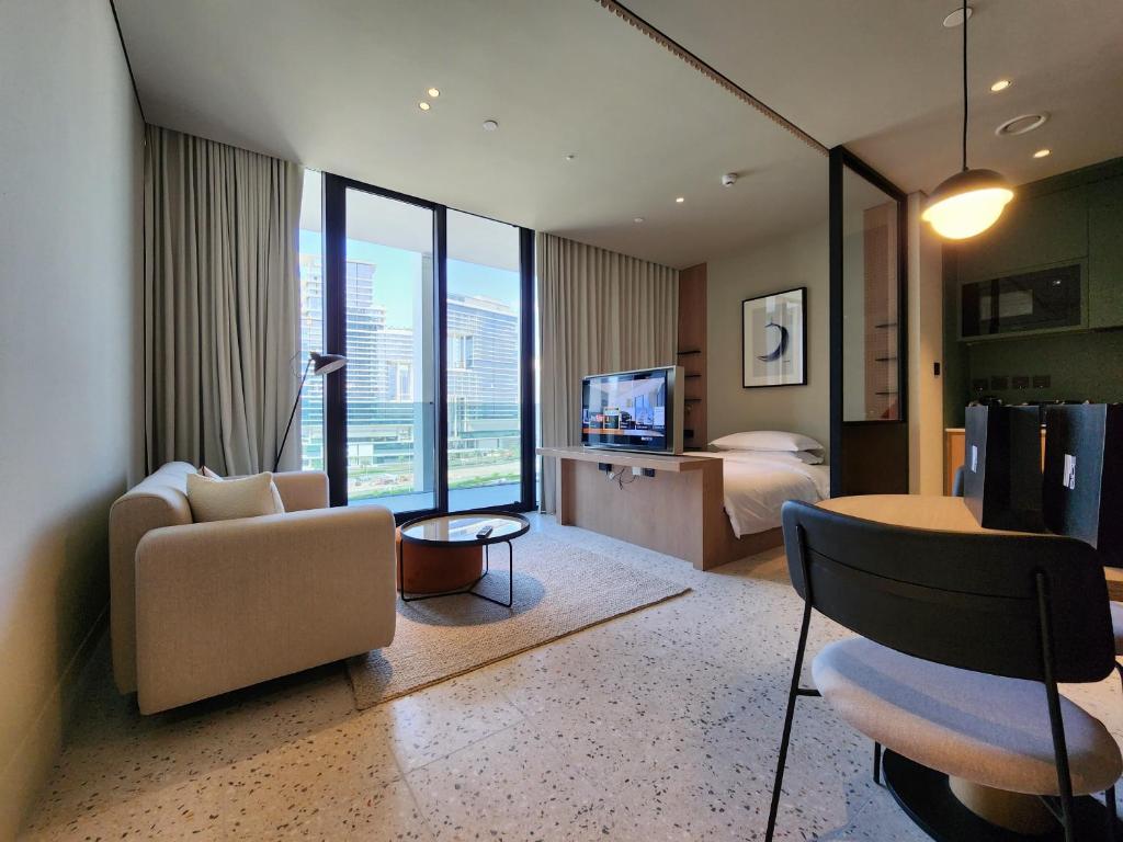 هتل آپ سید لیوینگ لاکس استودیو ویت برج خلیفه ویو - Upside Living Luxe Studio with Burj Khalifa View