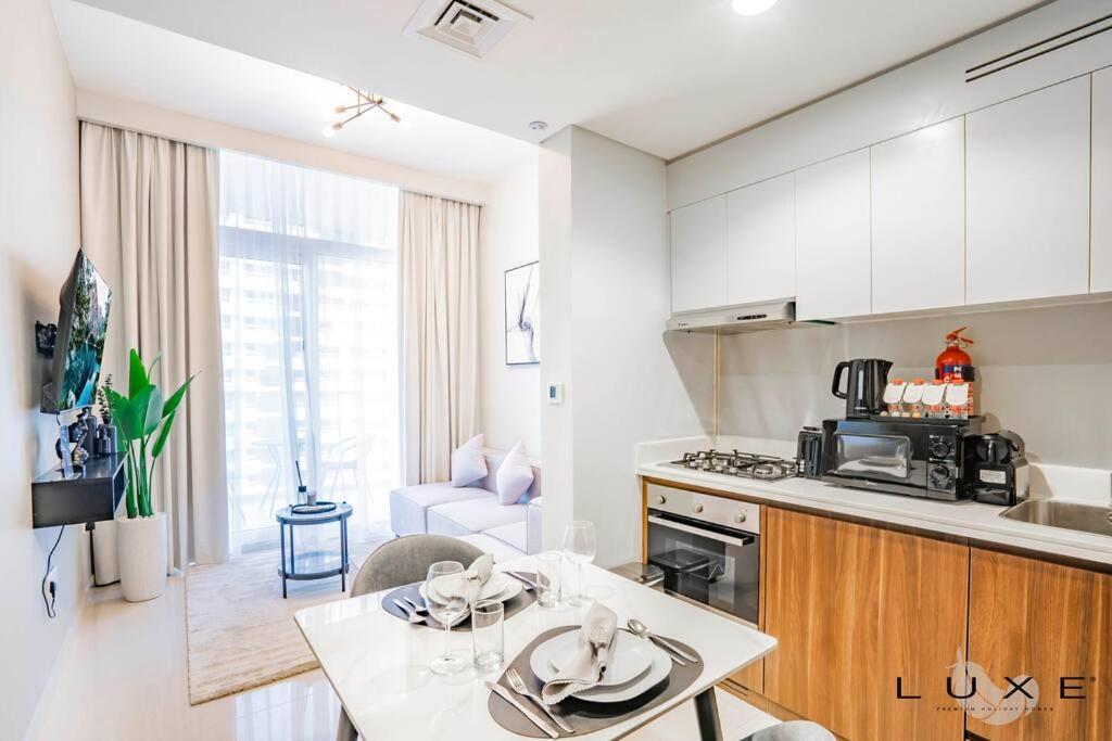 هتل لاکس - مونوکروم مدرن: 1 بی آر این ریوا رزیڈنس - Luxe - Monochrome Modern: 1 BR in Reva Residence