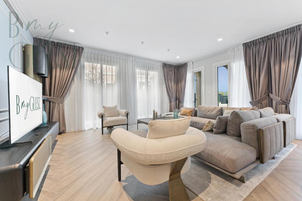 هتل پیسفول اند ترنکوئل ستینگ این آ ۴ بی آر سور لا مر - Peaceful And Tranquil Setting in a 4BR Sur La Mer