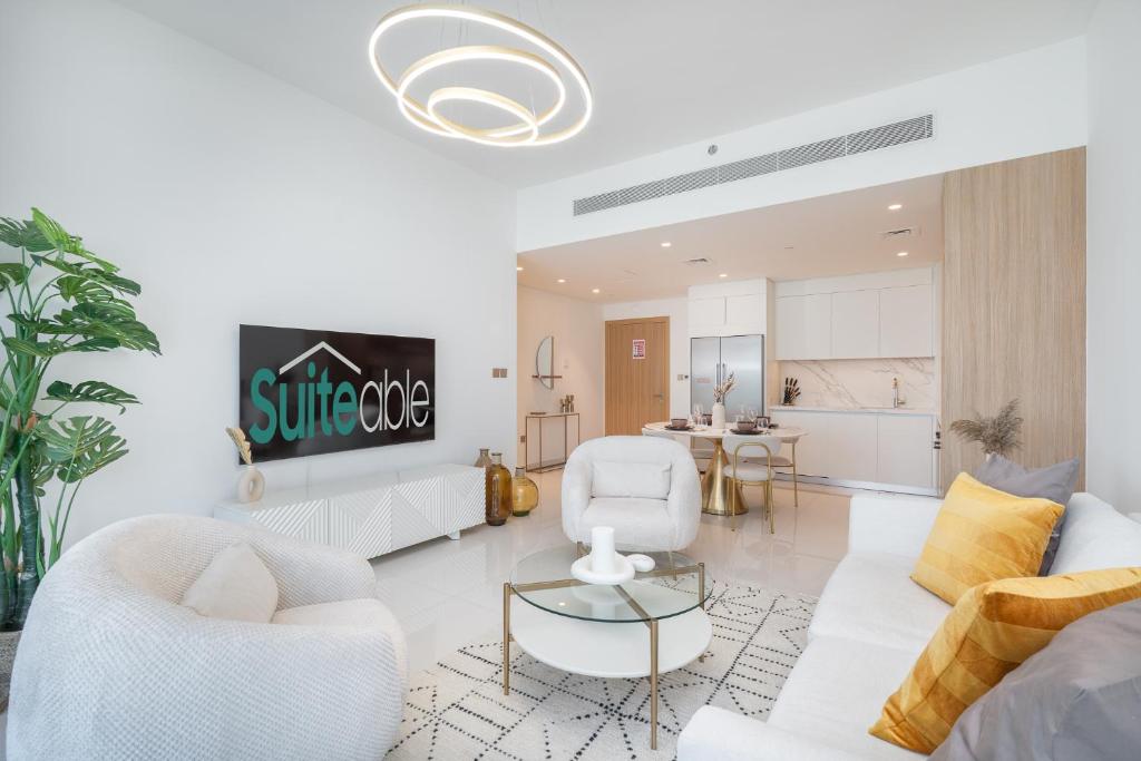 هتل برایایت کُستِل آپارتمان ویت پرایوت بیچ - Bright coastal apartment with private beach