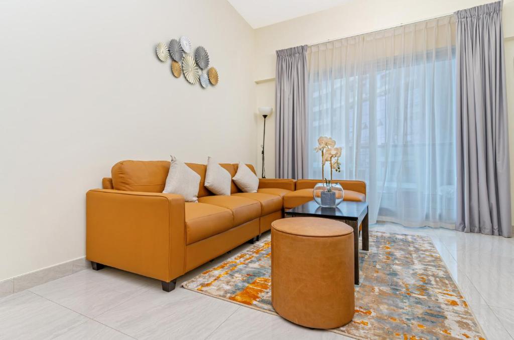 هتل کنتمپرری فرنیسینگ آی سیتی اسکای‌لاین ویو - Contemporary furnishing I City skyline view