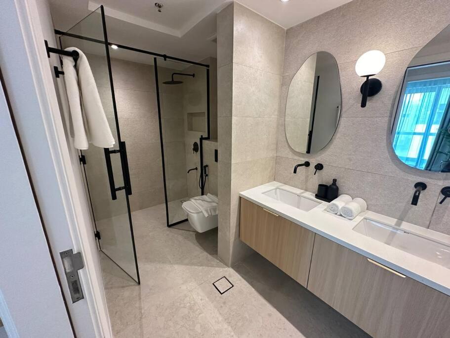 هتل آر اِچ-۱ بی آر گت اوی این داون تاونز موست دیزایرابل لوکیل - RH-1BR Getaway in Downtown's Most Desirable Locale