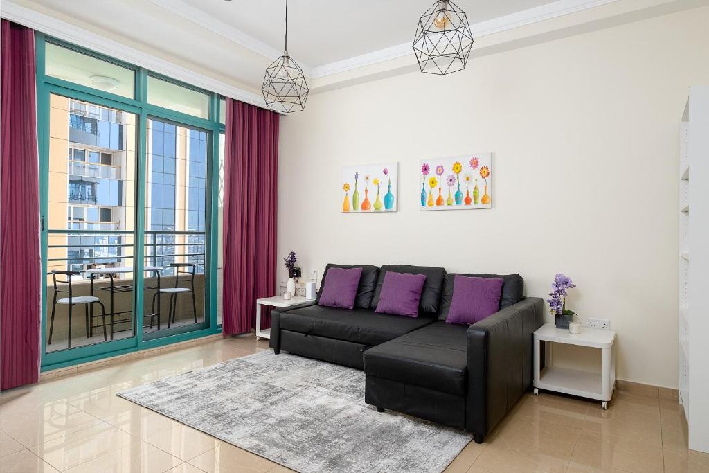 هتل دیلایتفول استی ات دِ وان بی آر آپت ویت کوستال ویو - Delightful stay at the 1BR apt with coastal view