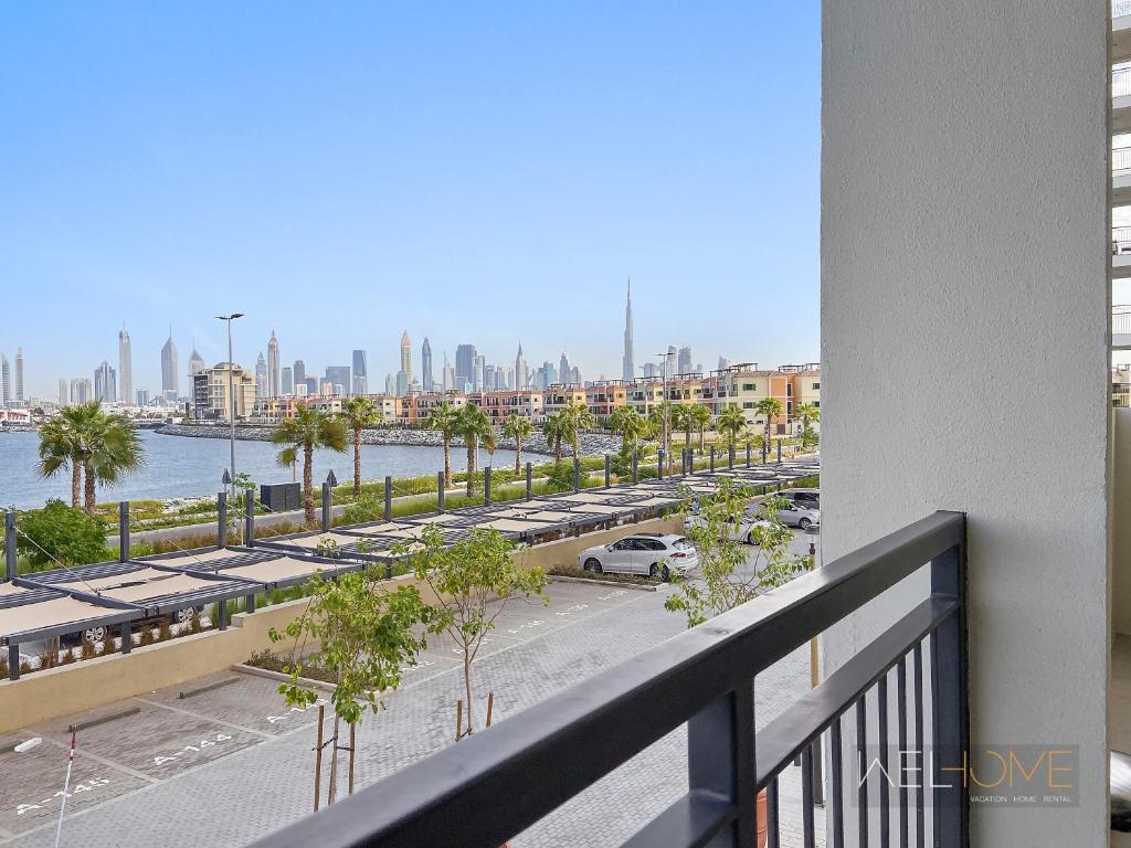 هتل ول هوم - مزمرایزینگ سی اند برج خلیفه ویوز آپت ات لا وایل - WelHome - Mesmerizing Sea & Burj Khalifa Views Apt at La Voile