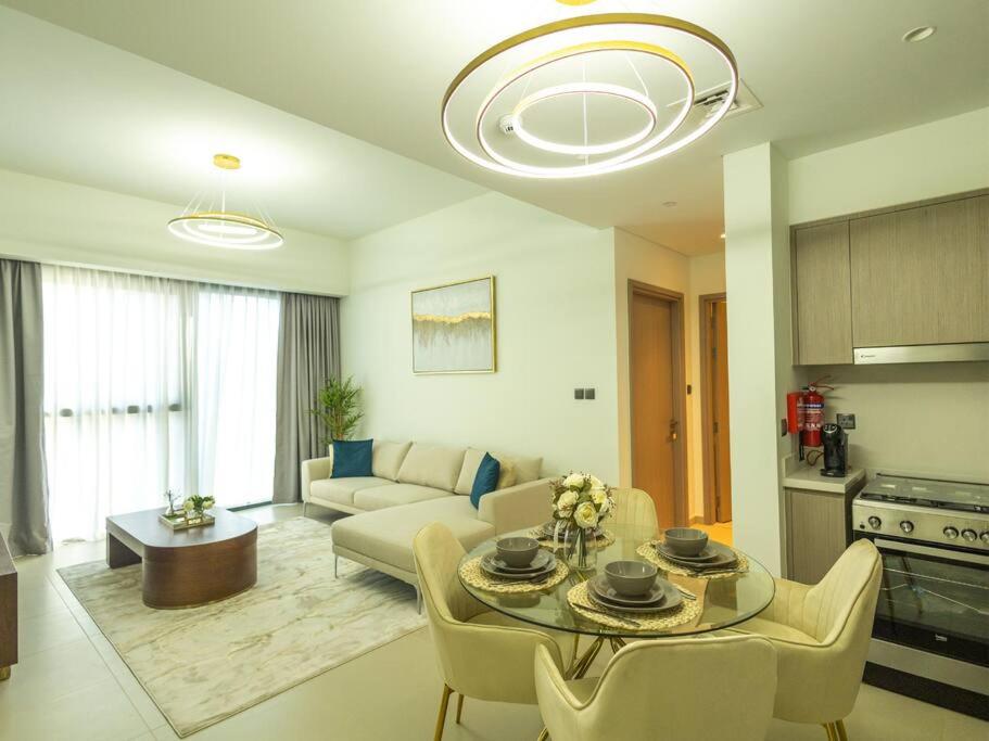 هتل ام اچ - اکت وان اکت تو - داون تاون - 1 بی اچ کی - رفل 407 - MH - Act One Act Two - Down Town - 1BHK - REF407