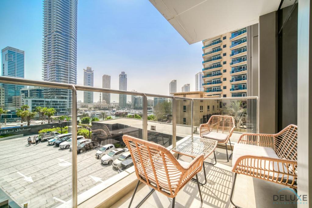 هتل ویبرنت 2 بی آر ویت اسیستنت روم ات اسپارکل تاور 2 دبی مارینہ بای دلاکس هالیدی هومز - Vibrant 2BR with Assistant Room at Sparkle Tower 2 Dubai Marina by Deluxe Holiday Homes