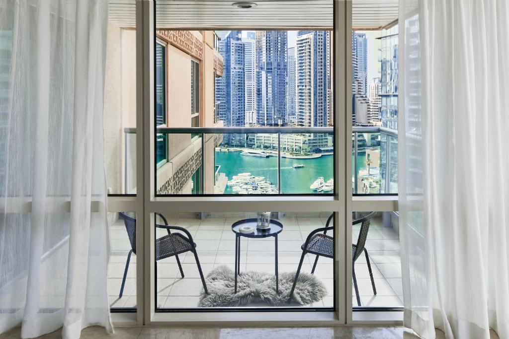 هتل لاکچری دبی مارینا ویوز آن مارینا واک واتر فرانت 3 بد پراپرتی - Luxury Dubai Marina Views On Marina Walk Waterfront 3 Bed Property