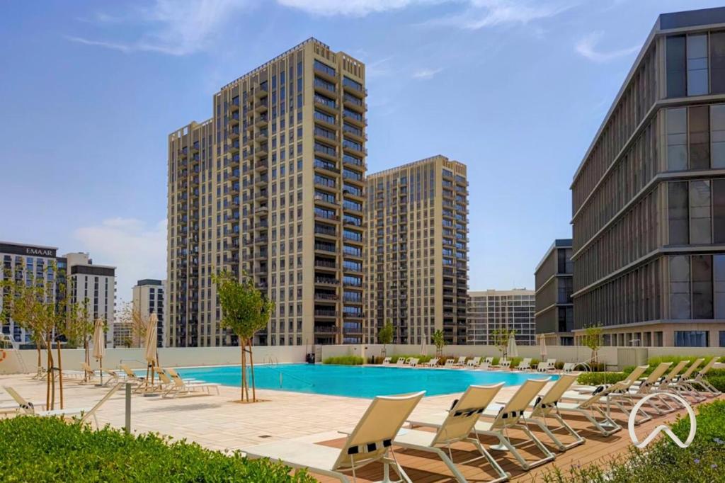 هتل اورایا - آپت. ویت اسکایلاین اند گاردن ویو آلونگ وید سیتی - Oraya - Apt. With Skyline and Garden View Along With City
