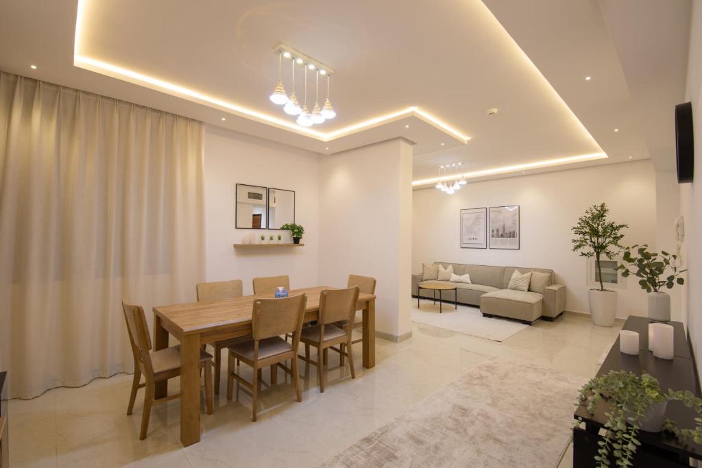 هتل لاکچری 2BD آپت در اجمان، فری پارکینگ، نیار بیچ Luxury 2BD Apt in AJMAN, FREE Parking, NEAR Beach