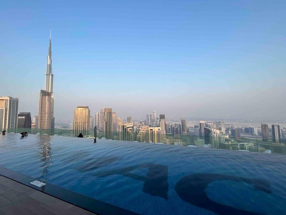 هتل یونیک 2بر ویرث اینفینیتی پول ویو آن برج خلیفه - Unique 2br with Infinity Pool view on Burj Khalifa