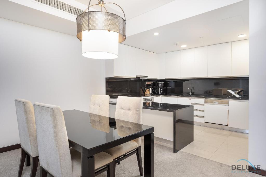 هتل مادرن 2 بی آر این د آدرس ریزیدنسز دبی مارینا بای دلاکس هالیدی هومز - Modern 2BR in The Address Residences Dubai Marina by Deluxe Holiday Homes