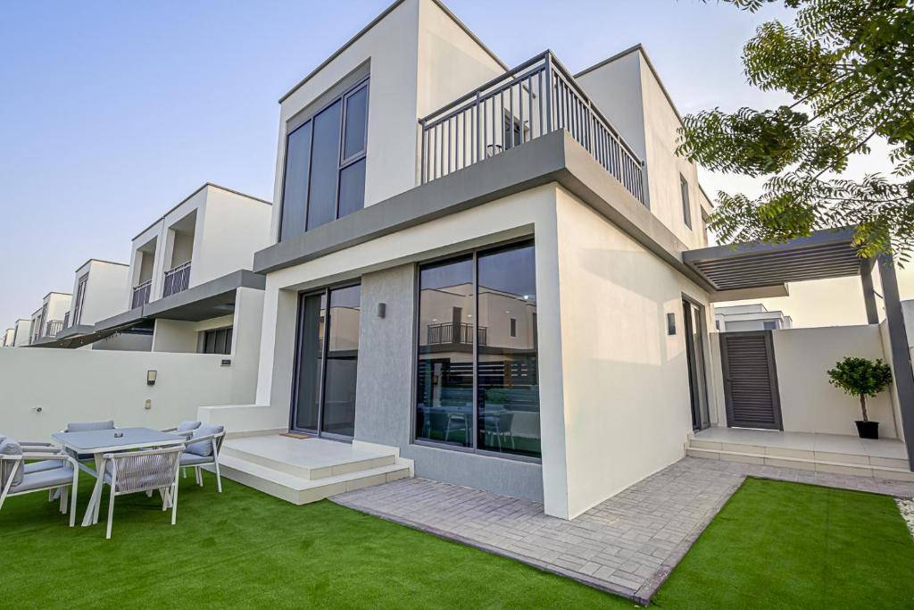 هتل برند نیو لاکژریوس 4 بی آر اند ماید روم تاون هاوس این دبیل هیل استیت - Brand New Luxurious 4BR & Maid Room Townhouse in Dubail Hill Estate