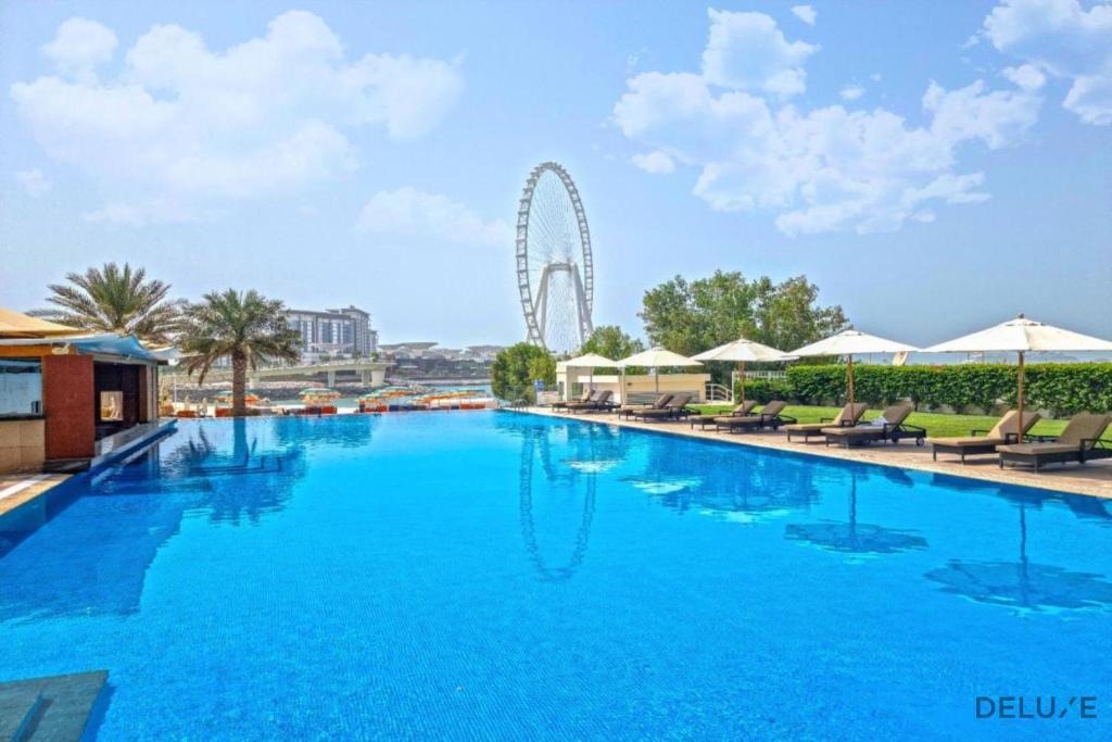 هتل شیک 1BR در ال بایتین جی بی آر بای دلاکس هالیدای هومز - Chic 1BR at Al Bateen JBR by Deluxe Holiday Homes