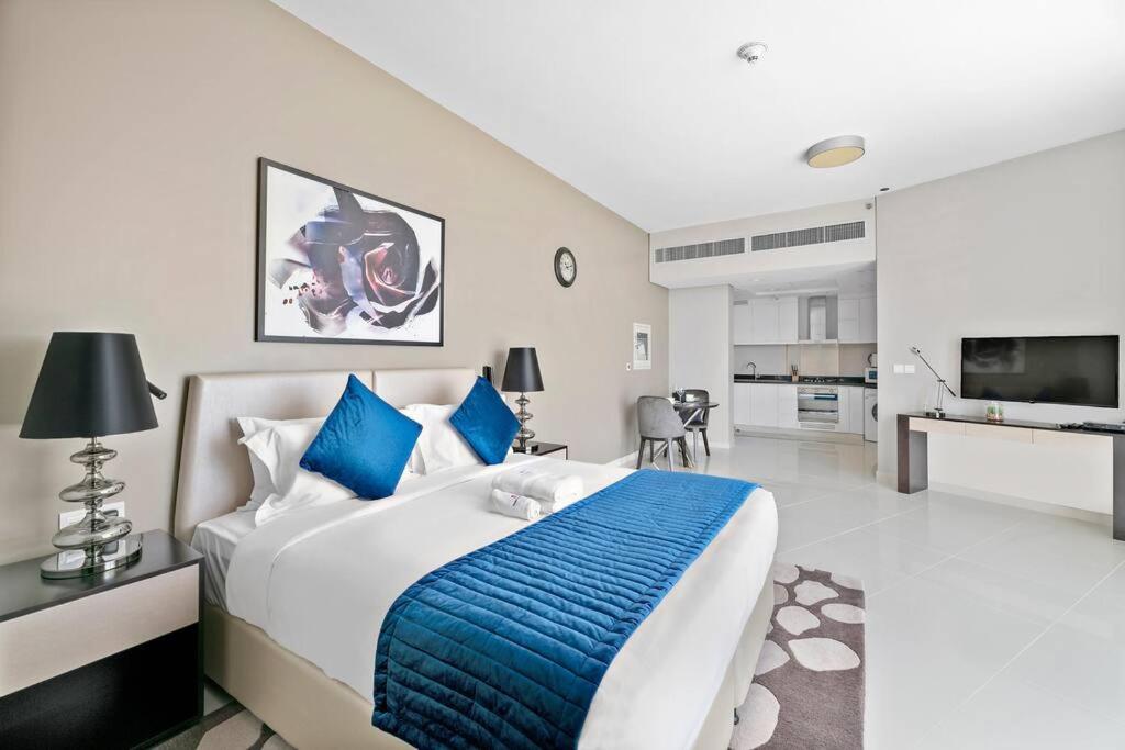 هتل استون تری - استایلش استودیو آپارتمان در داماک هیلس - StoneTree - Stylish Studio Apartment in Damac Hills