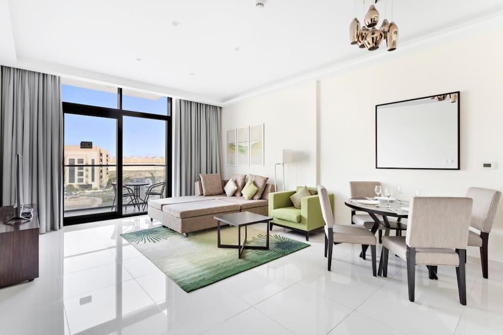 هتل استون تری - فرنیشد 1 بی آر این سلستیا بی - StoneTree - Furnished 1BR in Celestia B