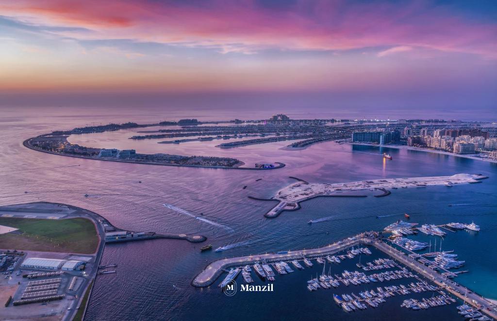 هتل منزل - 2BR هوم این امار بیچ فرانت وید سی ویو - Manzil - 2BR Home in Emaar Beach Front with Sea View