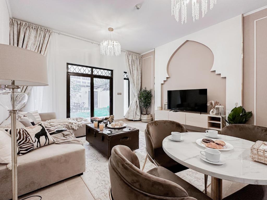 هتل تروفی الادیندز پالاس سوئیت ویت پرایوت گاردن اند پُل - Trophy Aladdin's Palace Suite with Private Garden & Pool