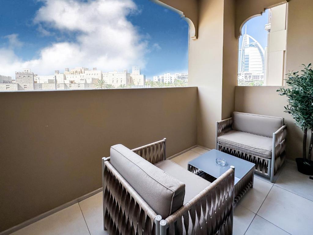 هتل تروفی لوکس جمیرا رتیریت و برج العرب ویوز - Trophy Luxe Jumeirah Retreat w Burj Al ARB views