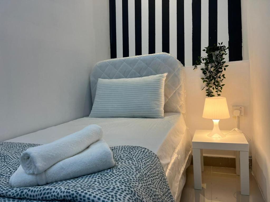 هتل استریپس پارتیشن روم ال بارشا 1 نیر موی مترو Strips Partition Room Al barsha 1 Near MOE Metro