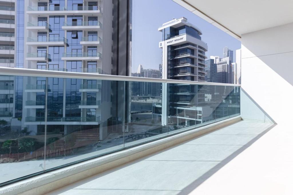 هتل لاکشری استکییشن - وایبرنت 1BR آپارتمان ویت پول اند هیوج بالکنی - Luxury StayCation - Vibrant 1BR Apartment With Pool & Huge Balcony