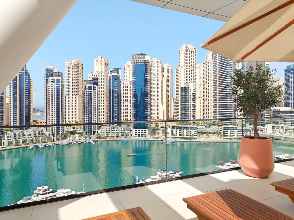 هتل لاکشری لیوینگ ات ویدا مارینا و یات کلاپ - Luxury living at Vida Marina & Yacht Club