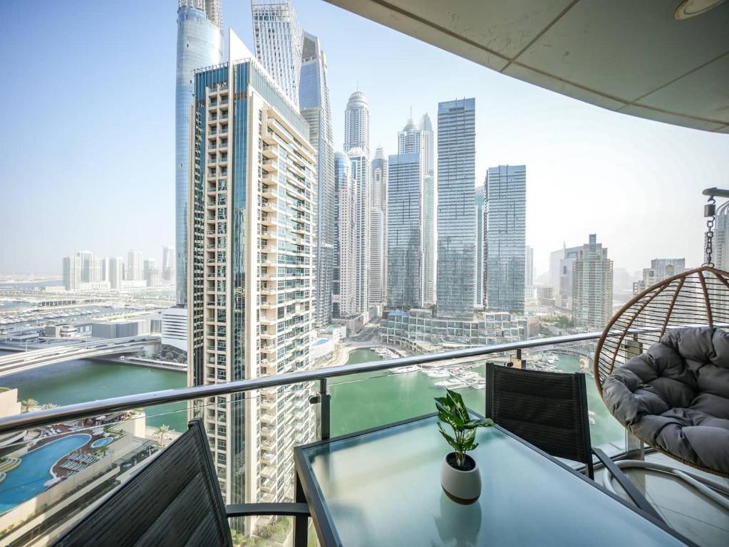 هتل دلکس 3 بیدروم ویت مارینا اند سی ویو - Deluxe 3 Bedroom With Marina & Sea View