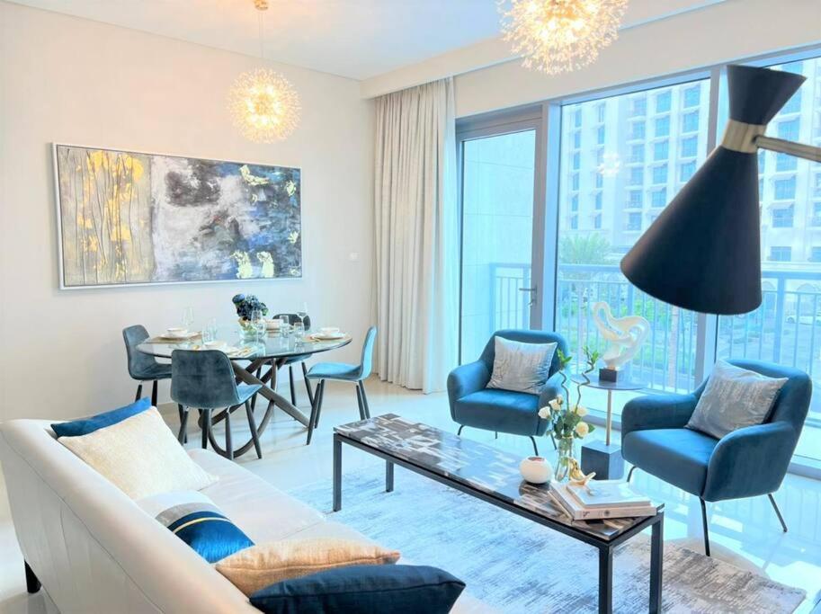 هتل لاکژوریس کریک هاربر آپت وید بالکنی اند ویو - Luxurious Creek Harbour Apt with Balcony & View